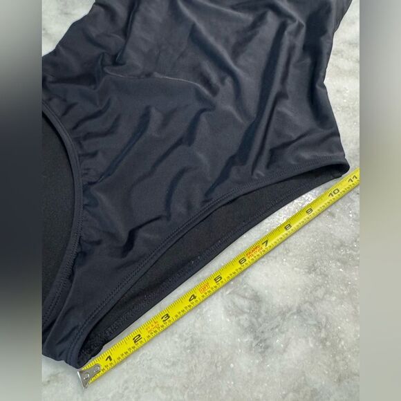 HURLEY Black & White Hem One Piece Swimsuit. Size Medium - Picture 8 of 12